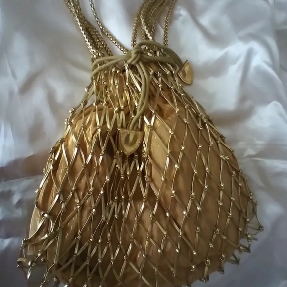 Sequin Bag in Shimmering Gold for that Special Occasion - Picture 5 of 12